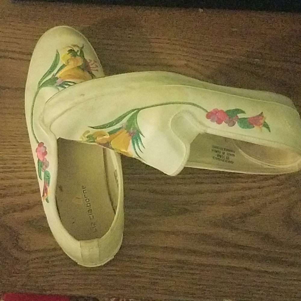 I'm selling liz Claiborne shoes